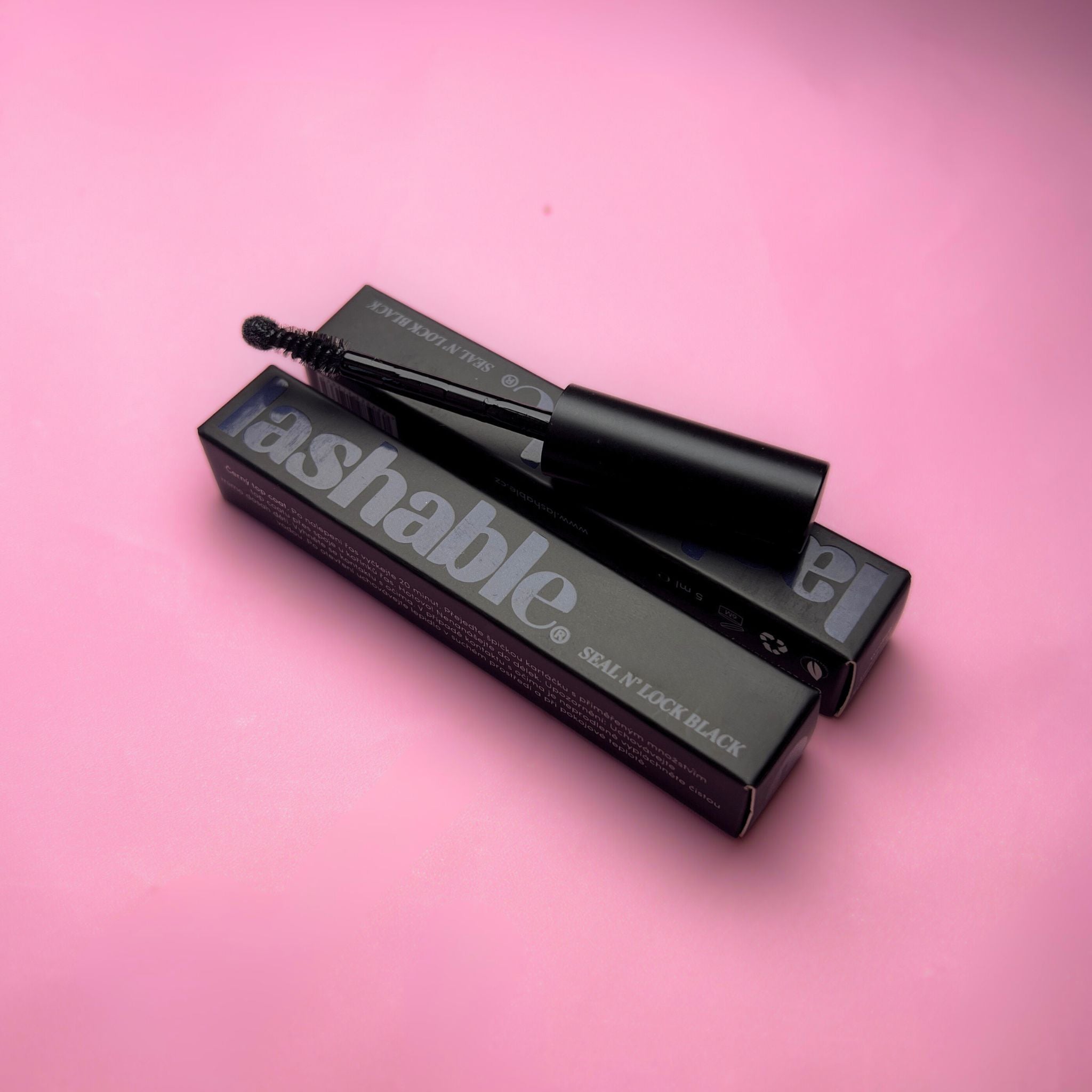 Lashable SEAL N' LOCK černý top coat